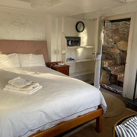 Independent Quaint Flat, Close To Beach เคปทาวน์ ภายนอก รูปภาพ