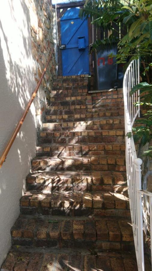 Independent Quaint Flat, Close To Beach เคปทาวน์ ภายนอก รูปภาพ