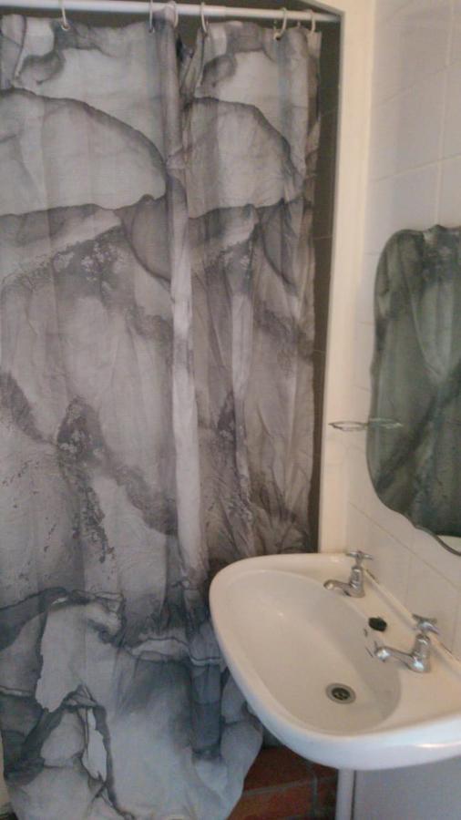 Independent Quaint Flat, Close To Beach เคปทาวน์ ภายนอก รูปภาพ