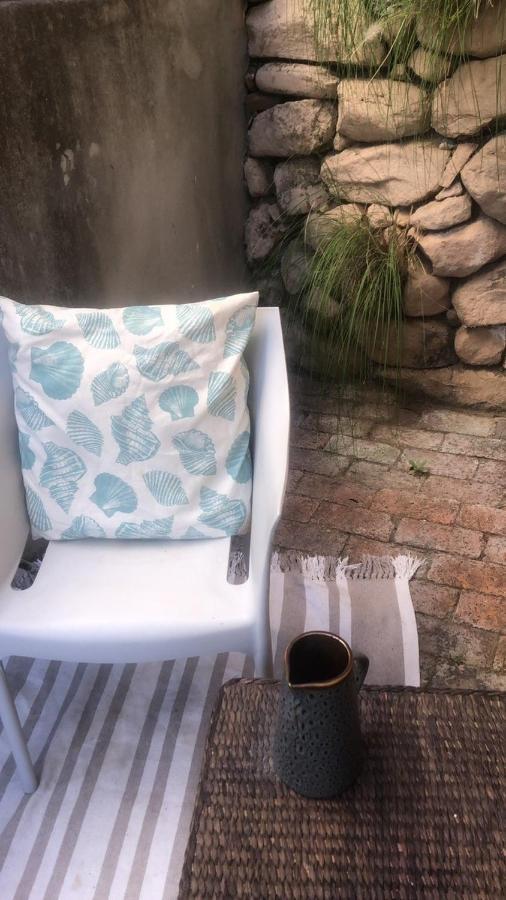 Independent Quaint Flat, Close To Beach เคปทาวน์ ภายนอก รูปภาพ