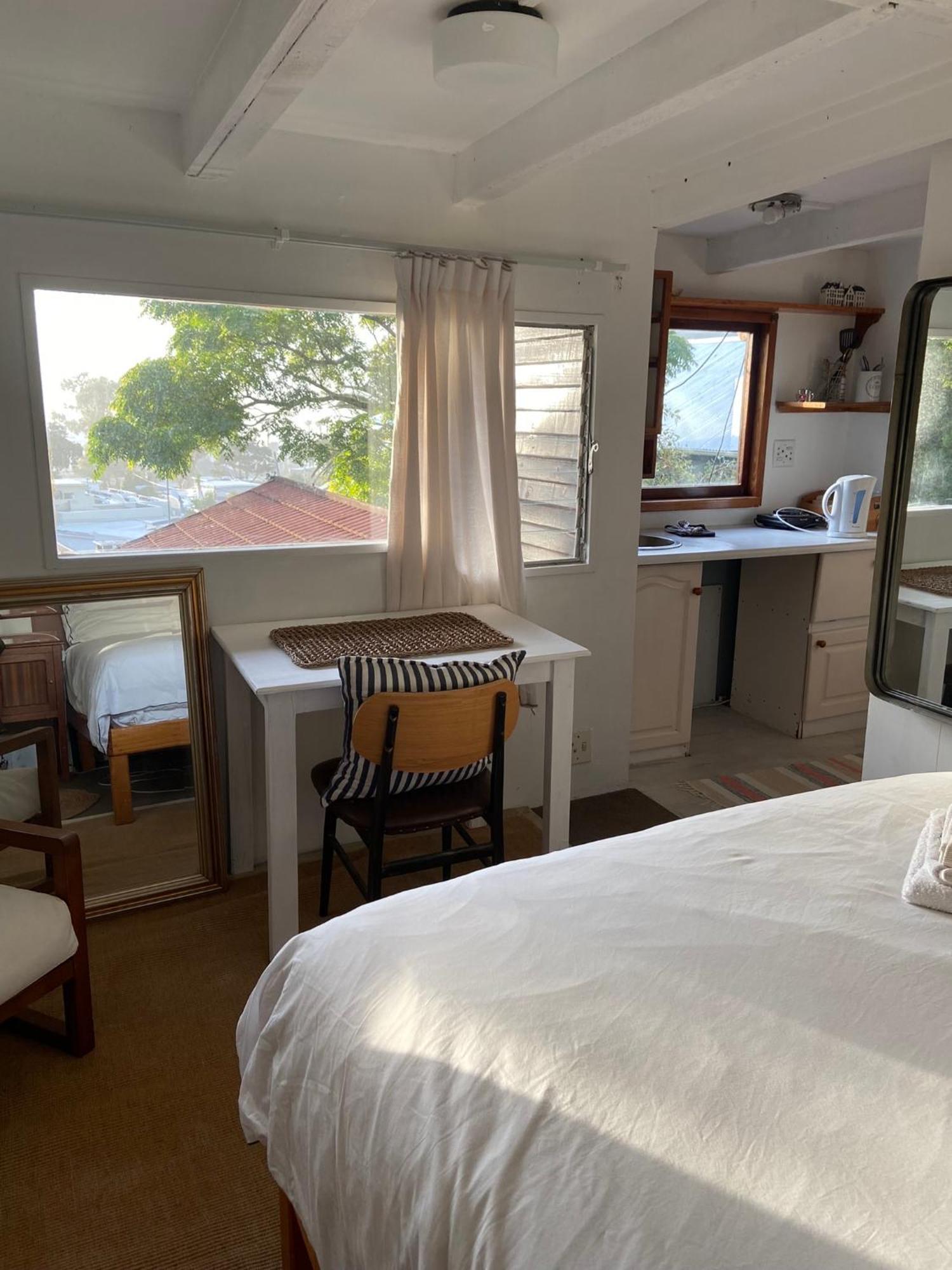 Independent Quaint Flat, Close To Beach เคปทาวน์ ภายนอก รูปภาพ