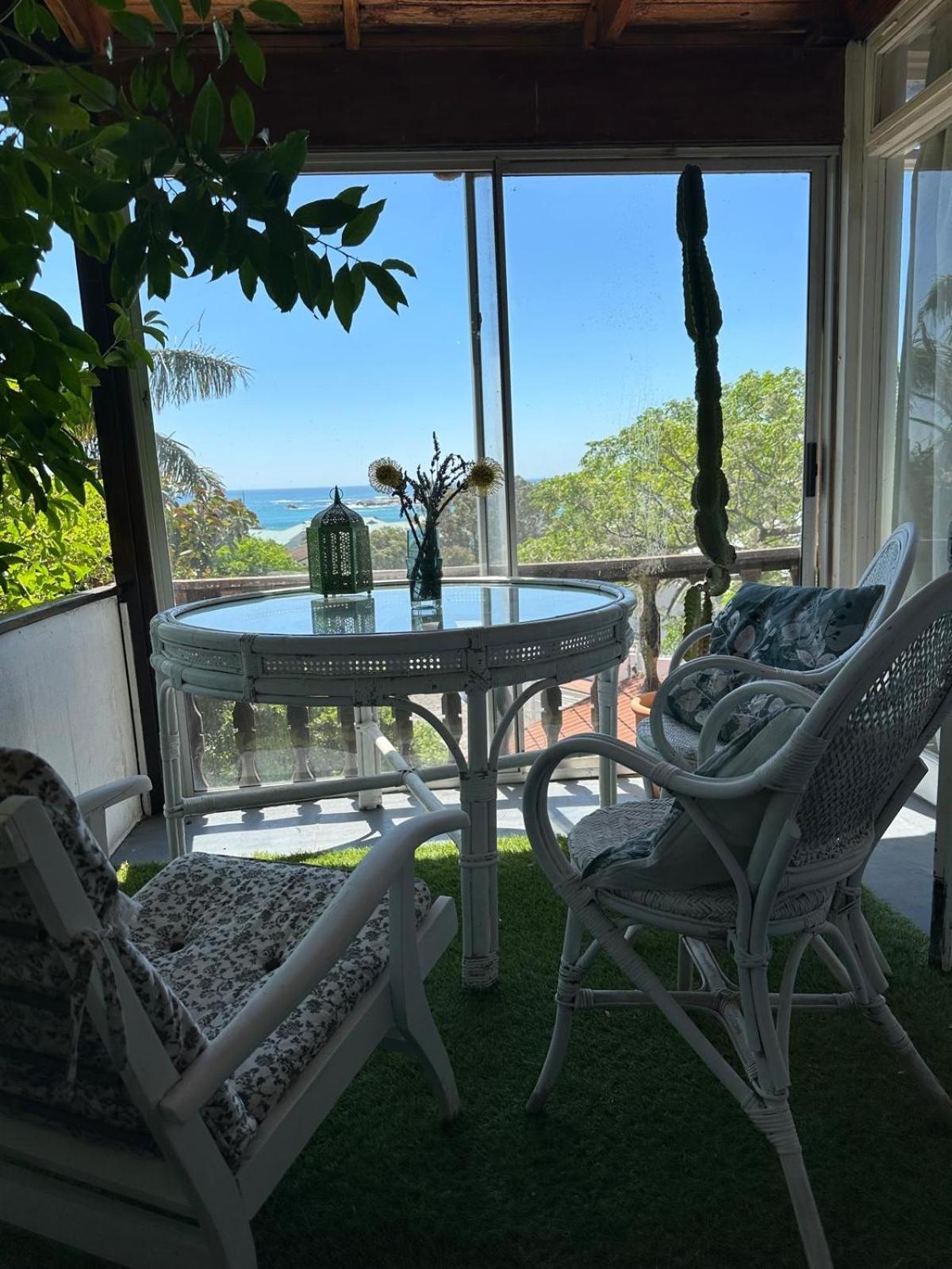 Independent Quaint Flat, Close To Beach เคปทาวน์ ภายนอก รูปภาพ