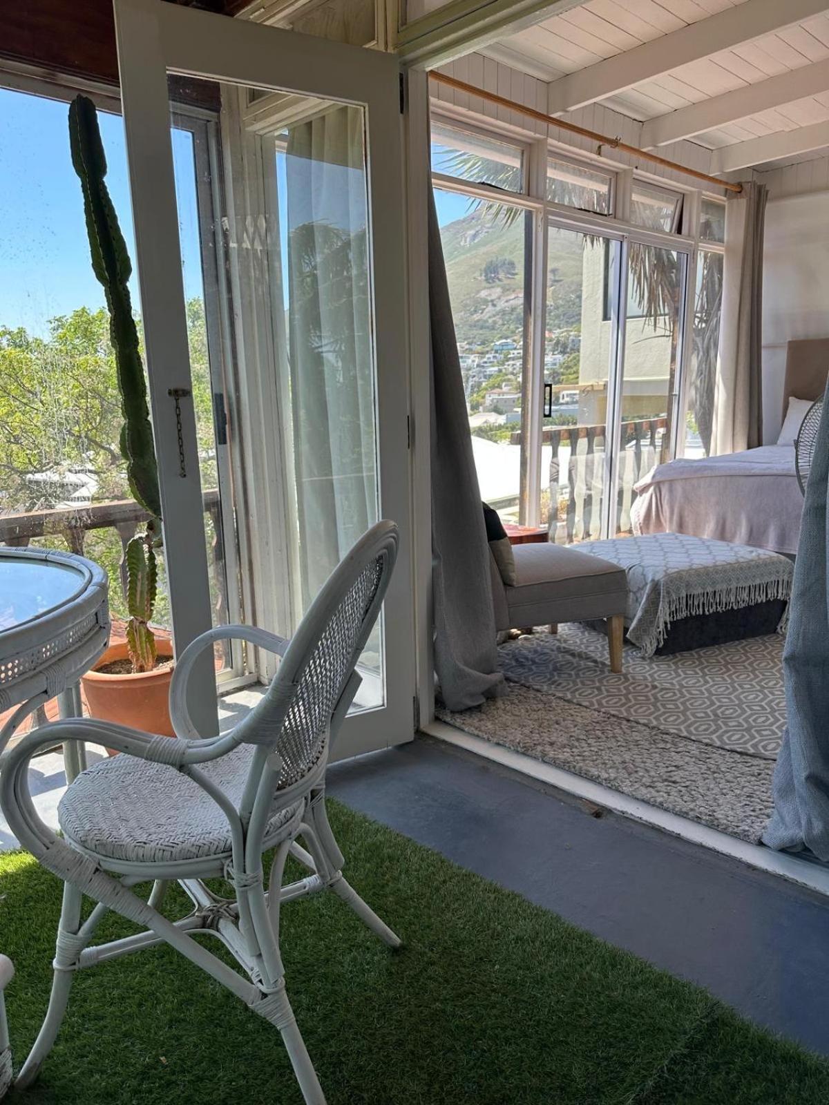 Independent Quaint Flat, Close To Beach เคปทาวน์ ภายนอก รูปภาพ